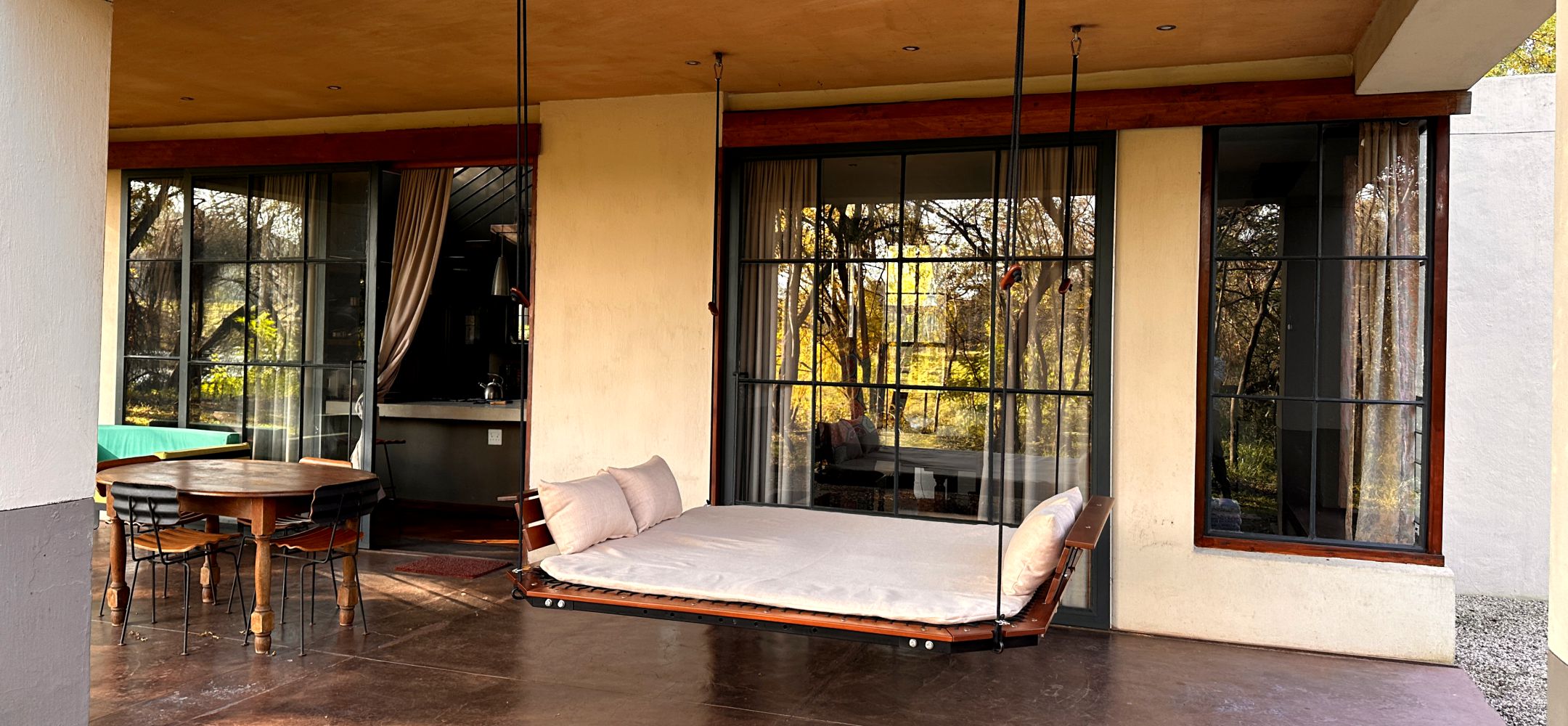 images/banner/ivorydhow.jpg